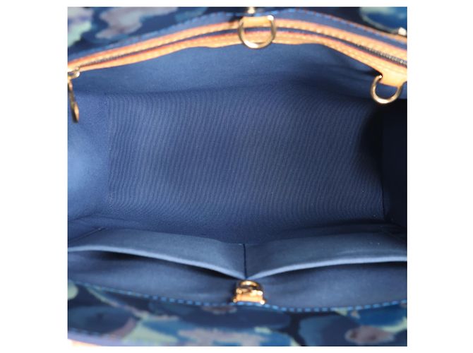 Sac à main Louis Vuitton Catalina Monogram Ikat Flower en bleu M90035 - vue 13