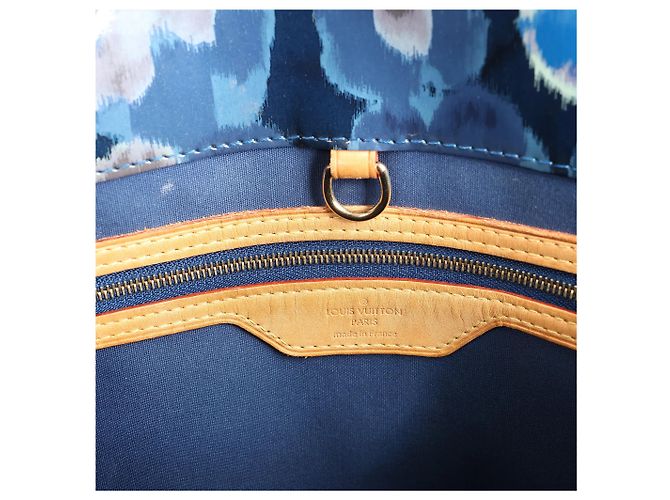 Sac à main Louis Vuitton Catalina Monogram Ikat Flower en bleu M90035 - vue 14