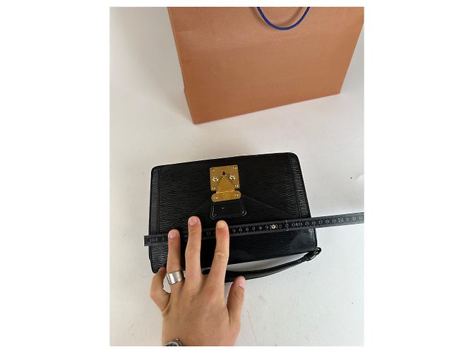 Clutch Vintage Louis Vuitton in pelle Epi nera Nero - vista 10