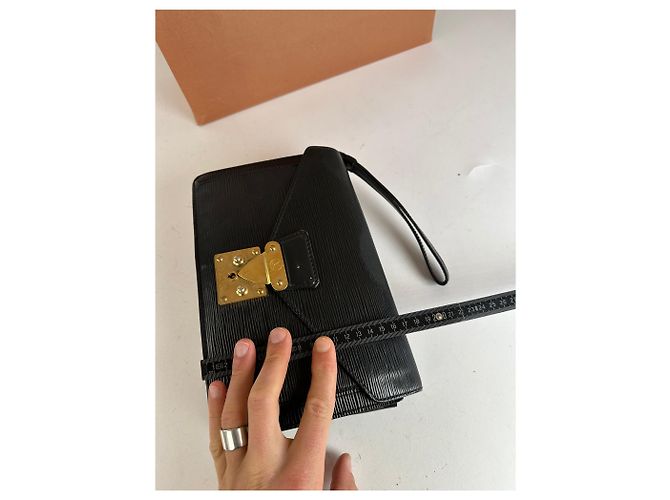 Clutch Vintage Louis Vuitton in pelle Epi nera Nero - vista 11