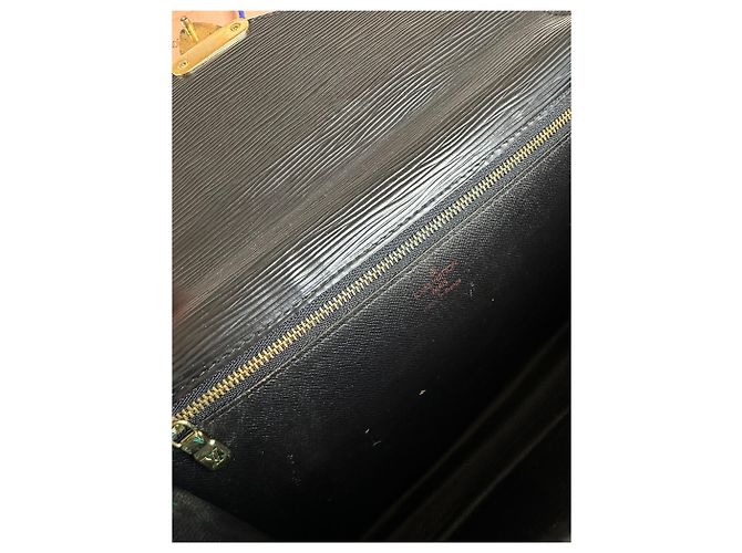 Clutch Vintage Louis Vuitton in pelle Epi nera Nero - vista 4