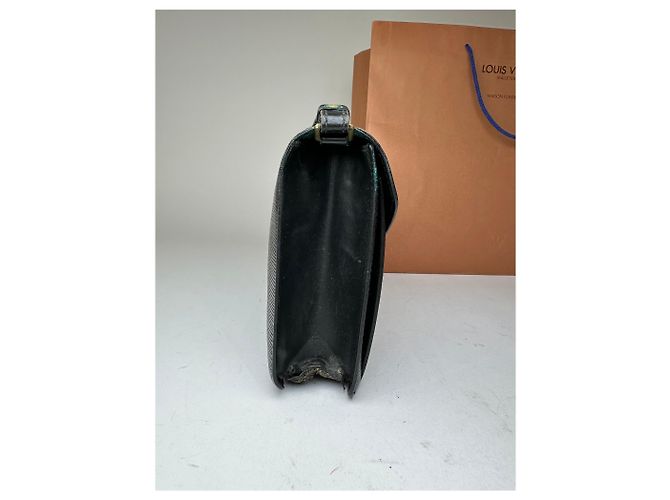 Clutch Vintage Louis Vuitton in pelle Epi nera Nero - vista 9