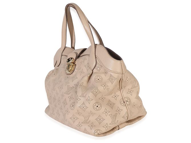 Louis Vuitton Coquille Monogram Mahina Cirrus PM Beige - vista 3