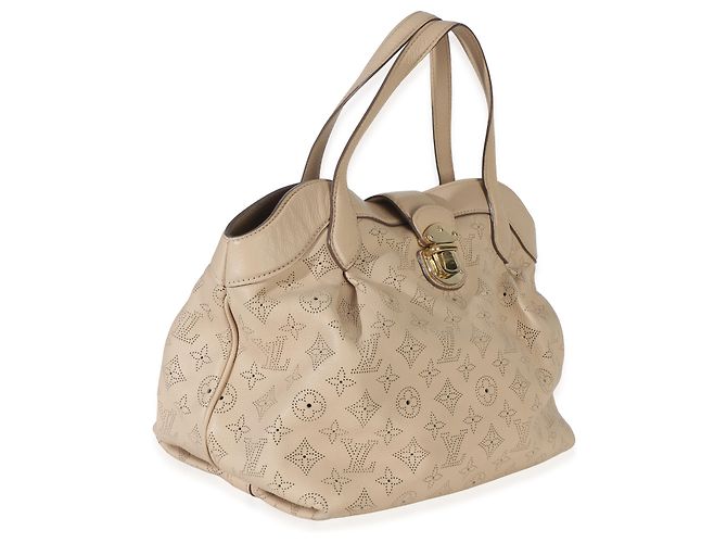 Louis Vuitton Coquille Monogram Mahina Cirrus PM Beige - vista 4