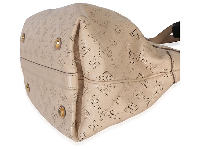 Louis Vuitton Coquille Monogram Mahina Cirrus PM Beige - vista 6
