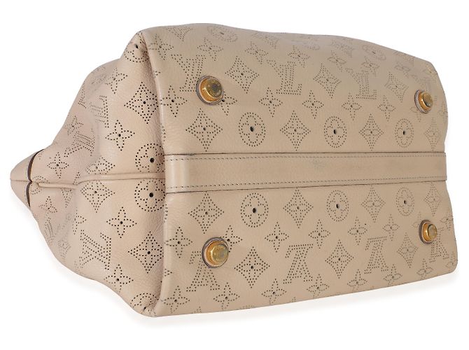 Louis Vuitton Coquille Monogram Mahina Cirrus PM Beige - vista 7