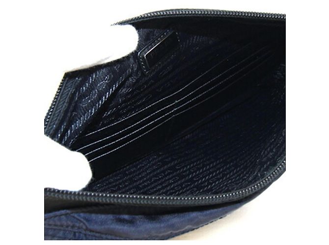 Clutch in nylon blu navy e nero Prada - vista 3