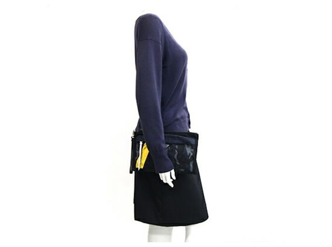 Clutch in nylon blu navy e nero Prada - vista 8