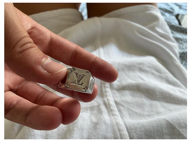 Louis Vuitton chevalière monogramme Plata - vista 3