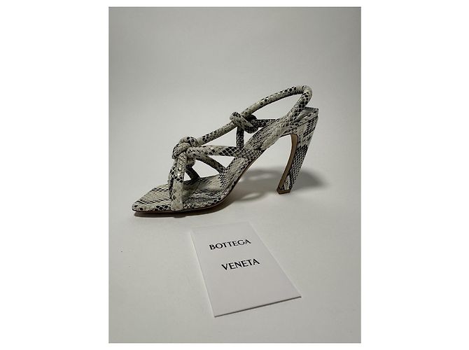 Knot Bottega Veneta Jimbo Sandale Python Print Weiß Größe 37.5 (Full set) Neu/Original Beige - Ansicht 10