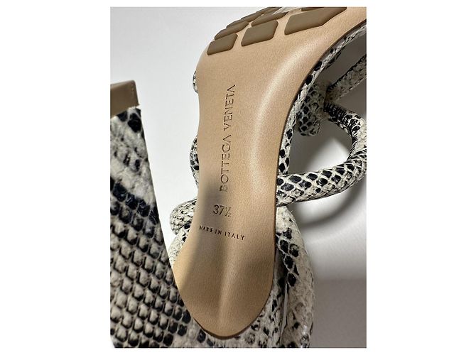 Knot Bottega Veneta Jimbo Sandale Python Print Weiß Größe 37.5 (Full set) Neu/Original Beige - Ansicht 12
