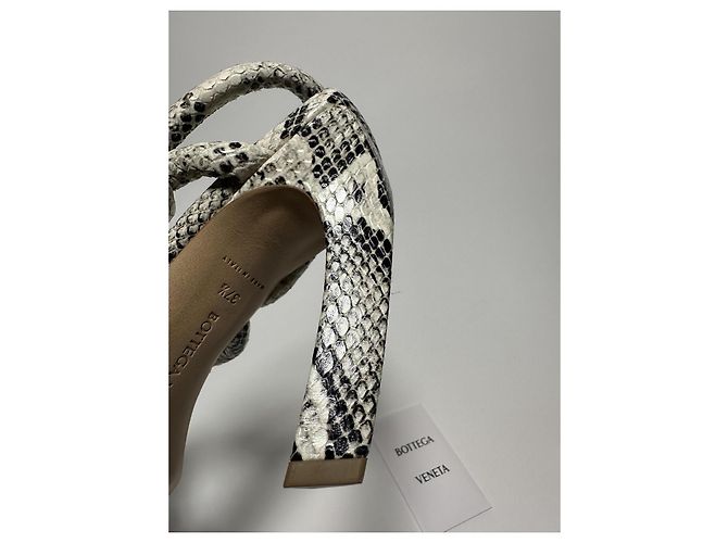 Knot Bottega Veneta Jimbo Sandale Python Print Weiß Größe 37.5 (Full set) Neu/Original Beige - Ansicht 13