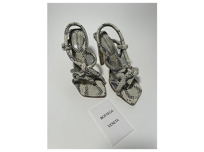 Knot Bottega Veneta Jimbo Sandale Python Print Weiß Größe 37.5 (Full set) Neu/Original Beige - Ansicht 4