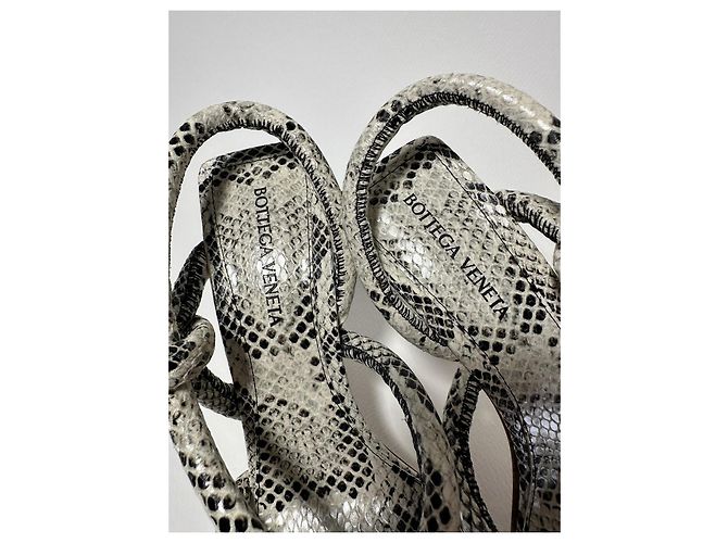 Knot Bottega Veneta Jimbo Sandale Python Print Weiß Größe 37.5 (Full set) Neu/Original Beige - Ansicht 5