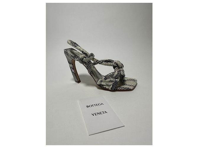 Knot Bottega Veneta Jimbo Sandale Python Print Weiß Größe 37.5 (Full set) Neu/Original Beige - Ansicht 9