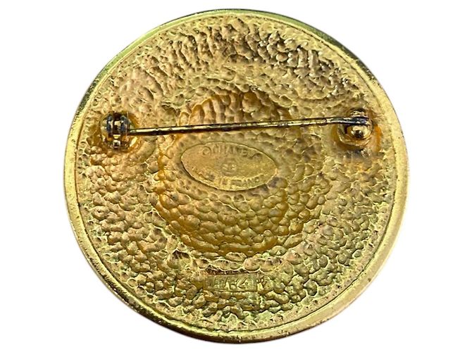 Spilla Round Fantasy Chanel con logo CC placcata in oro (1970-1980) - vista 2