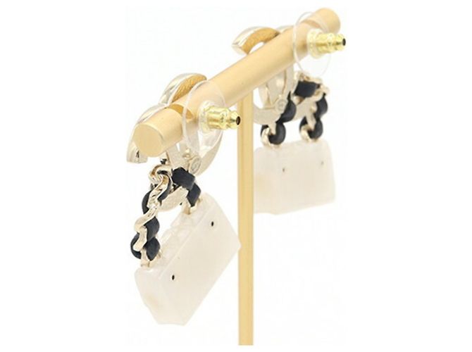 Pendientes Chanel Matelasse Stud Negro Blanco - vista 2