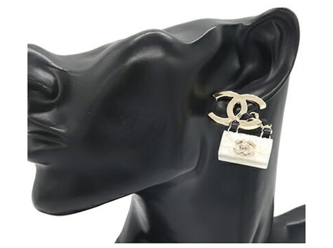 Pendientes Chanel Matelasse Stud Negro Blanco - vista 6