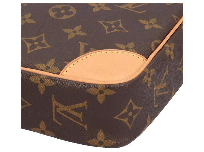 Bolso de hombro Louis Vuitton Danube Monogram Castaño - vista 9