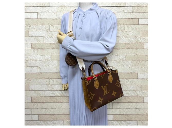 Borsa a Spalla Louis Vuitton OnTheGo PM Monogram Giant Marrone - vista 2