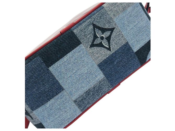 Pochette da spiaggia Louis Vuitton Denim Monogram Rosso Blu - vista 3
