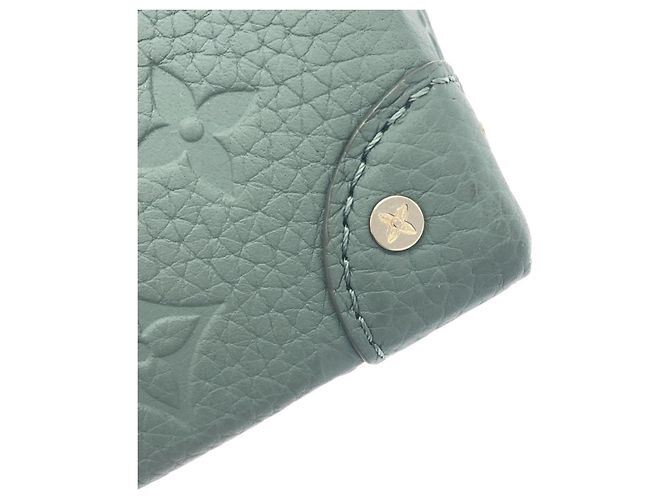 Carteira Louis Vuitton Taurillon Monogram Steamer Verde - vista 3