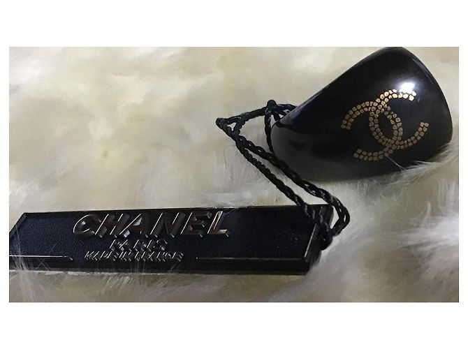 Anello Chanel CC Logo in resina nera Nero - vista 2