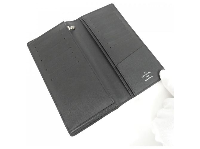Brazza Cartera larga Louis Vuitton Taiga Negro - vista 4