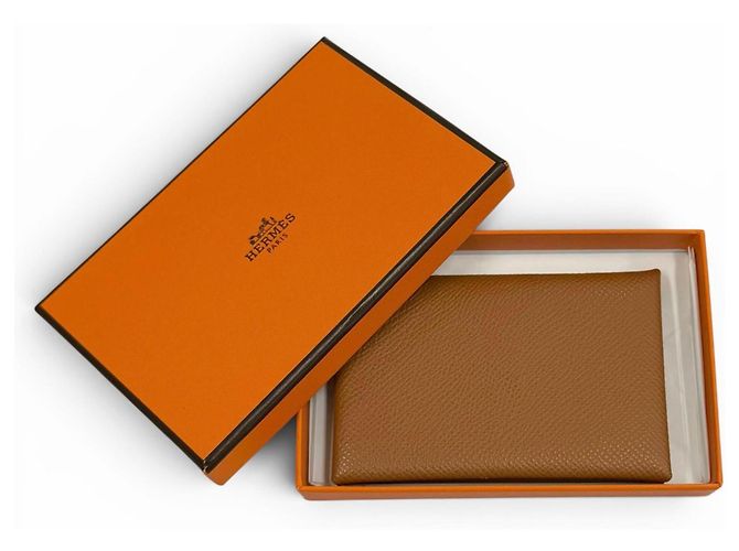 Hermès Tarjetero Calvi en cuero Epsom dorado Hermes - vista 2