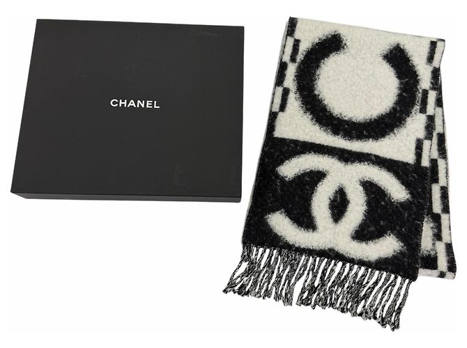 Stola Chanel in misto cashmere e seta Nero Bianco - vista 2