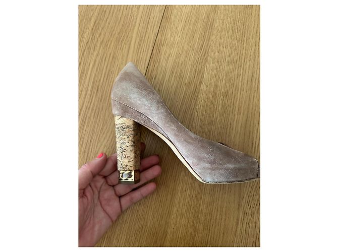 Scarpins Chanel Camurça Bege Bico Aberto Salto Cortiça - vista 10