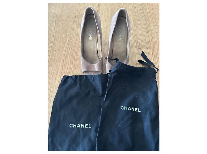 Scarpins Chanel Camurça Bege Bico Aberto Salto Cortiça - vista 14