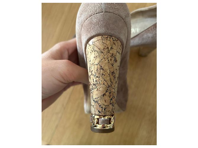 Scarpins Chanel Camurça Bege Bico Aberto Salto Cortiça - vista 4