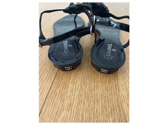 Chanel Sandali T-Strap in Vernice Nera Decorati Nero - vista 9