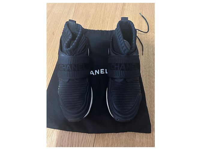 Chanel Sneakers in tessuto nero con velcro - vista 2