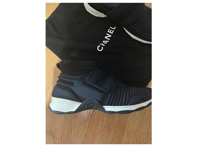 Chanel Sneakers in tessuto nero con velcro - vista 3