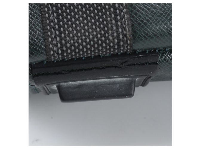 Louis Vuitton Taiga Satellite 53 Handtasche - Ansicht 10