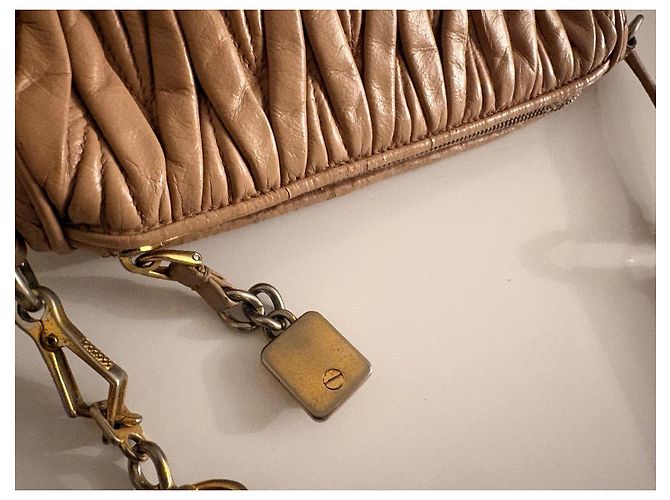 Miu Miu Borsa Matelassé in pelle beige - vista 10