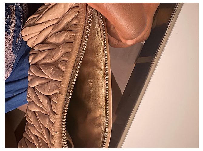 Miu Miu Borsa Matelassé in pelle beige - vista 17