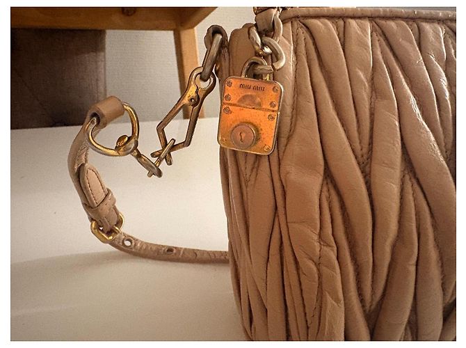 Miu Miu Borsa Matelassé in pelle beige - vista 4
