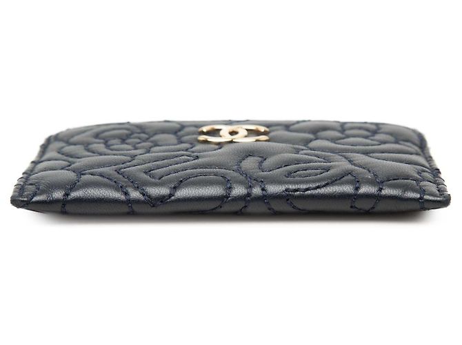 Tarjetero Chanel Blue CC Embossed Lambskin Camellia Azul Azul marino - vista 3