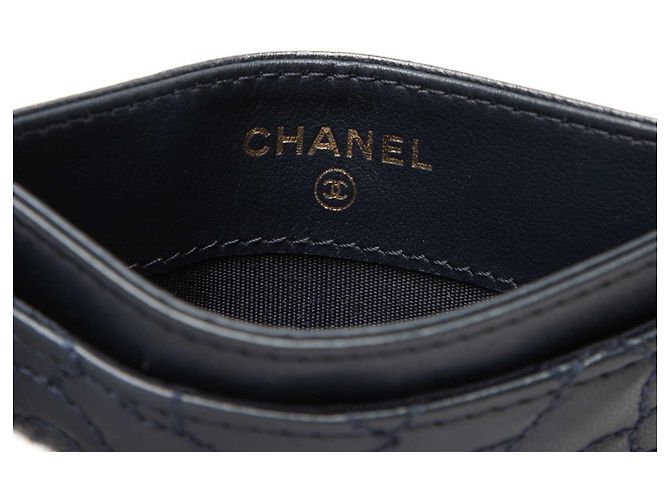 Tarjetero Chanel Blue CC Embossed Lambskin Camellia Azul Azul marino - vista 4