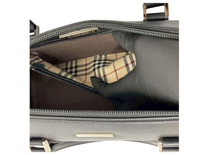 Burberry Handtasche aus schwarzem Leder - Ansicht 6