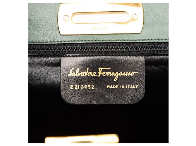 Salvatore Ferragamo Valigetta Gancini in scamosciato e pelle verde Ferragamo - vista 5
