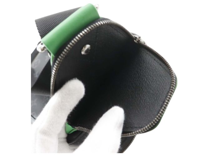 Borsa a tracolla Louis Vuitton Black Monogram Eclipse Avenue Slingbag PM Nero - vista 4