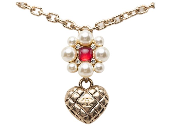 Collana con pendente Chanel Gold CC placcato oro con fiore di perle finte e cuore in strass D'oro - vista 2