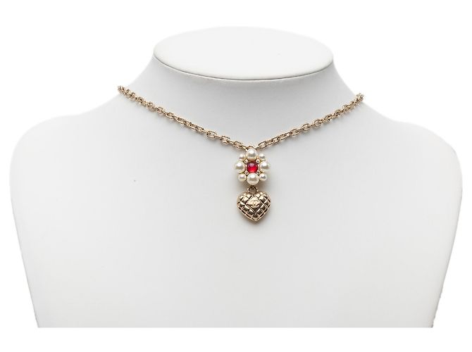 Collana con pendente Chanel Gold CC placcato oro con fiore di perle finte e cuore in strass D'oro - vista 5