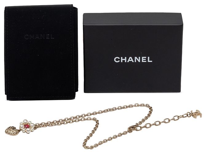 Collana con pendente Chanel Gold CC placcato oro con fiore di perle finte e cuore in strass D'oro - vista 6