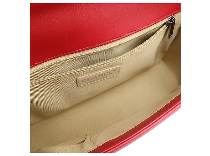 Chanel Boy Flap in agnello trapuntato Chevron e Diamante rosso Medium - vista 3