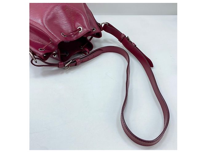 Borsa a Spalla Louis Vuitton Noe BB - Rosso - vista 10